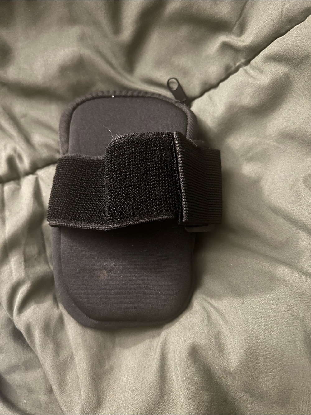 Compact black arm tech pouch - Picture 2 of 5